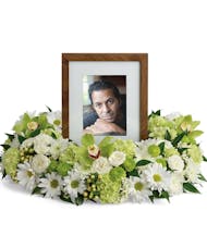 Tabletop wreath tribute